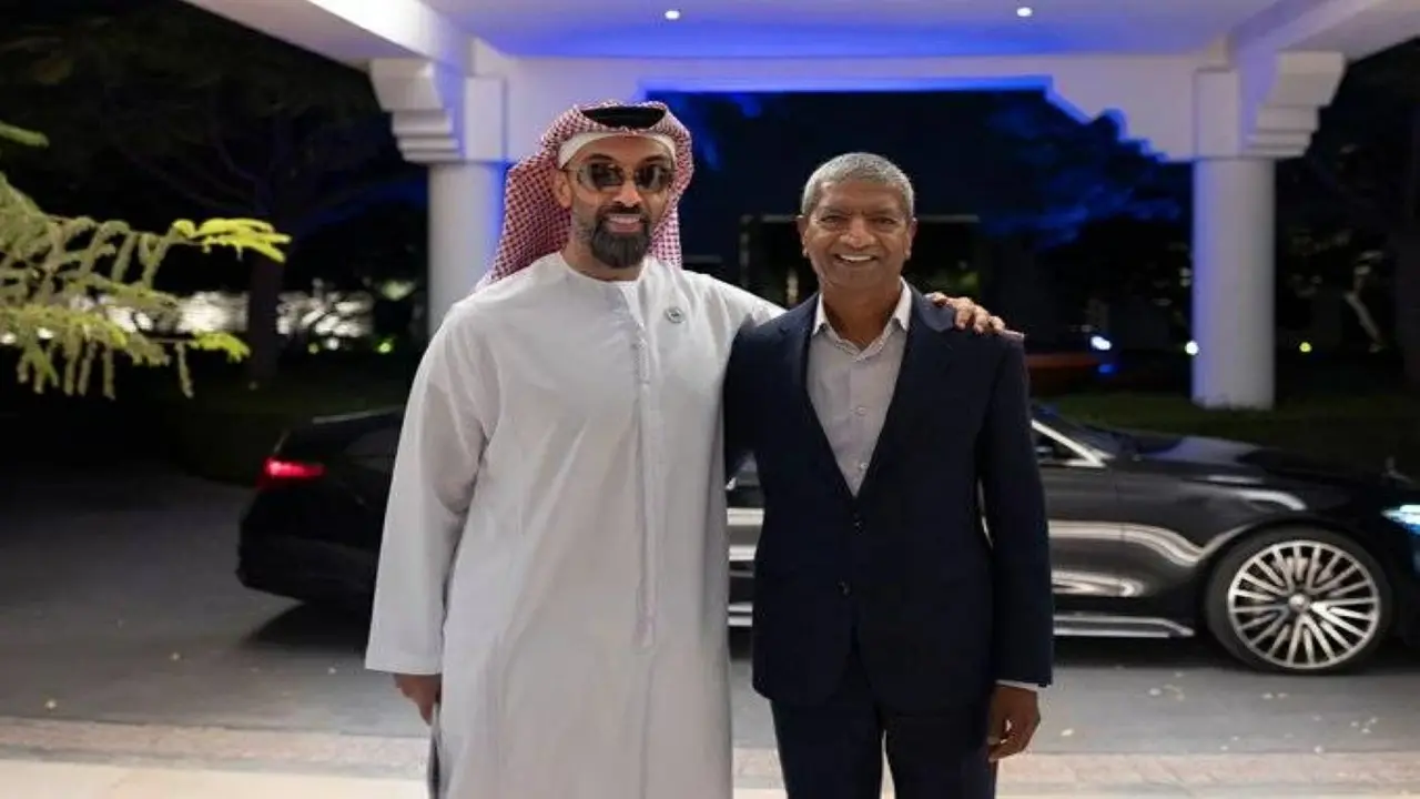 طحنون بن زايد يعقد اجتماعًا مع رئيس «بلوم إنرجي» لتطوير الاستعدادات المستقبلية